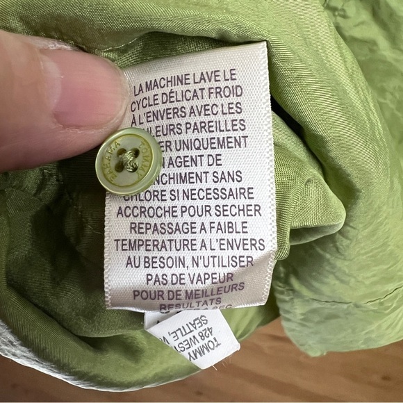 TOMMY BAHAMA 100% Silk Button Down Fitted Blouse. Olive Green. Size XL - Picture 8 of 9